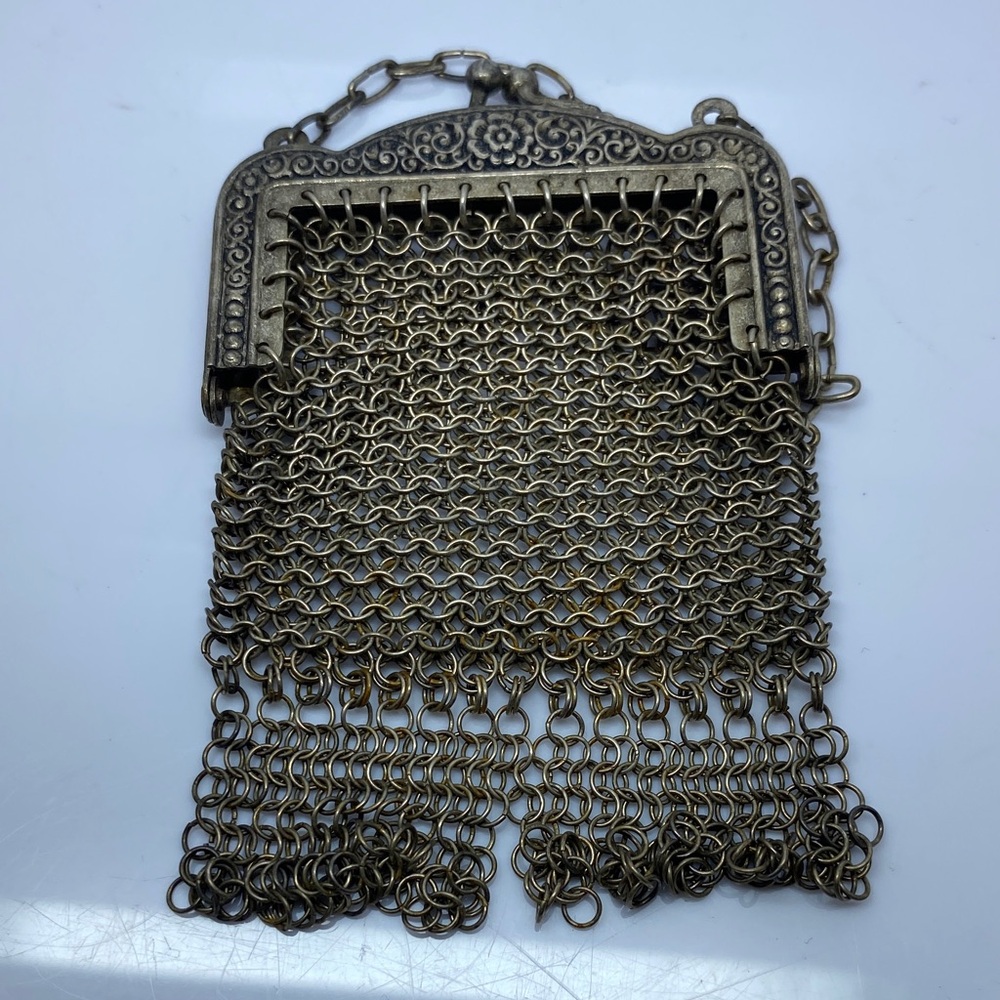 Art deco antique Chainmail Mesh coin purse Bag with silver plate clasp.